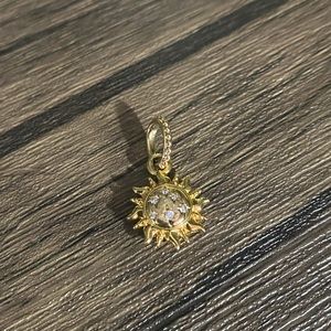Pandora shine Sun pendant 368793C01